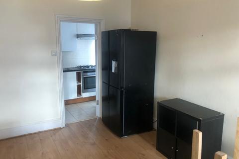 3 bedroom flat to rent, Harrow, HA1