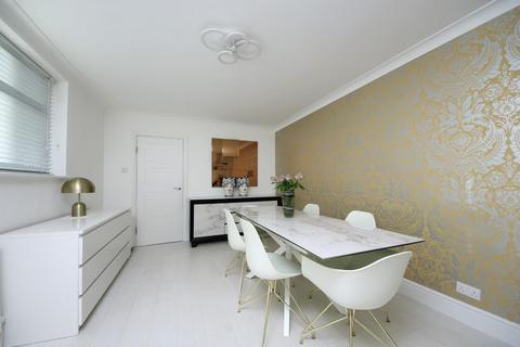 2 bedroom flat for sale, The Knoll, W5