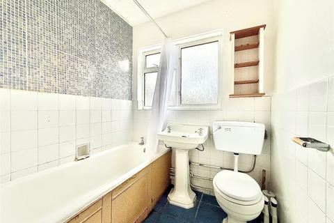 2 bedroom apartment to rent, Greystoke Gardens, London W5