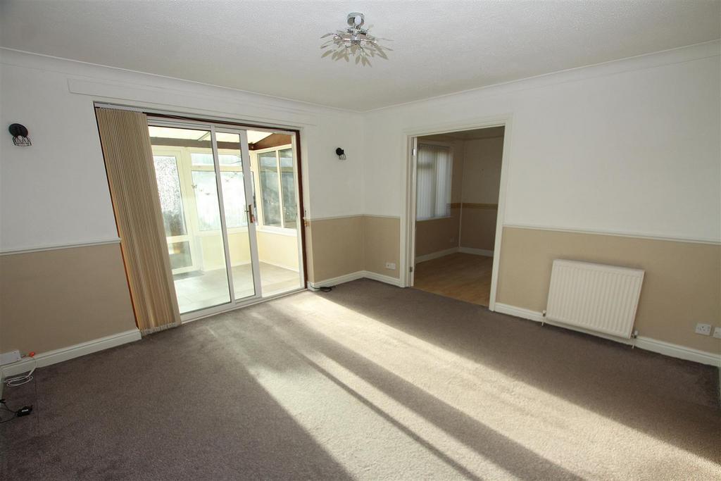 Living room b.jpg