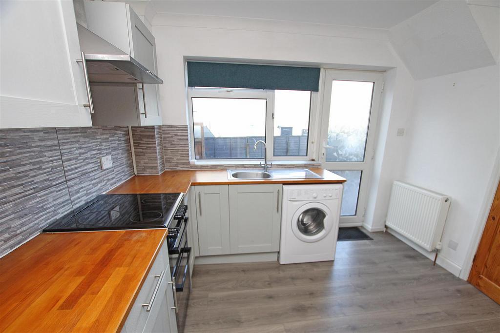 Kitchen b.jpg