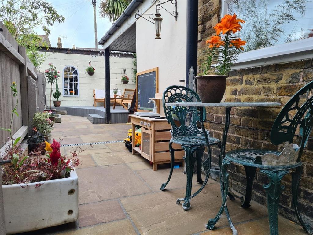 Garden livingstone 1.jpg