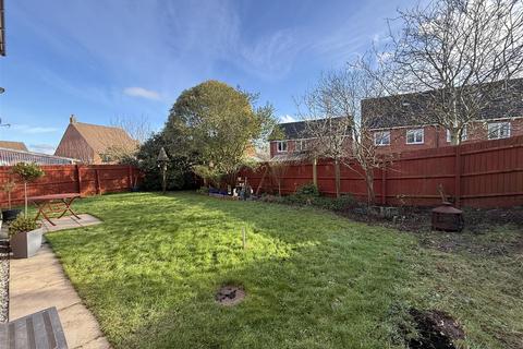 4 bedroom detached house for sale, Blueberry Way, Swadlincote DE11