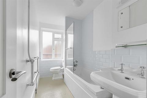 1 bedroom flat for sale, Keswick Road, London