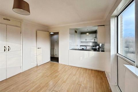 2 bedroom flat to rent, Tangmere Close, Kent ME7