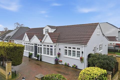 4 bedroom bungalow for sale, Orchard Avenue, Rainham, RM13