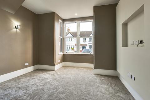4 bedroom semi-detached house for sale, Elm Road, Leigh-on-sea, SS9