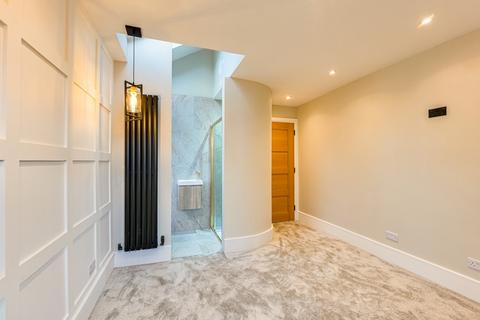 4 bedroom semi-detached house for sale, Elm Road, Leigh-on-sea, SS9