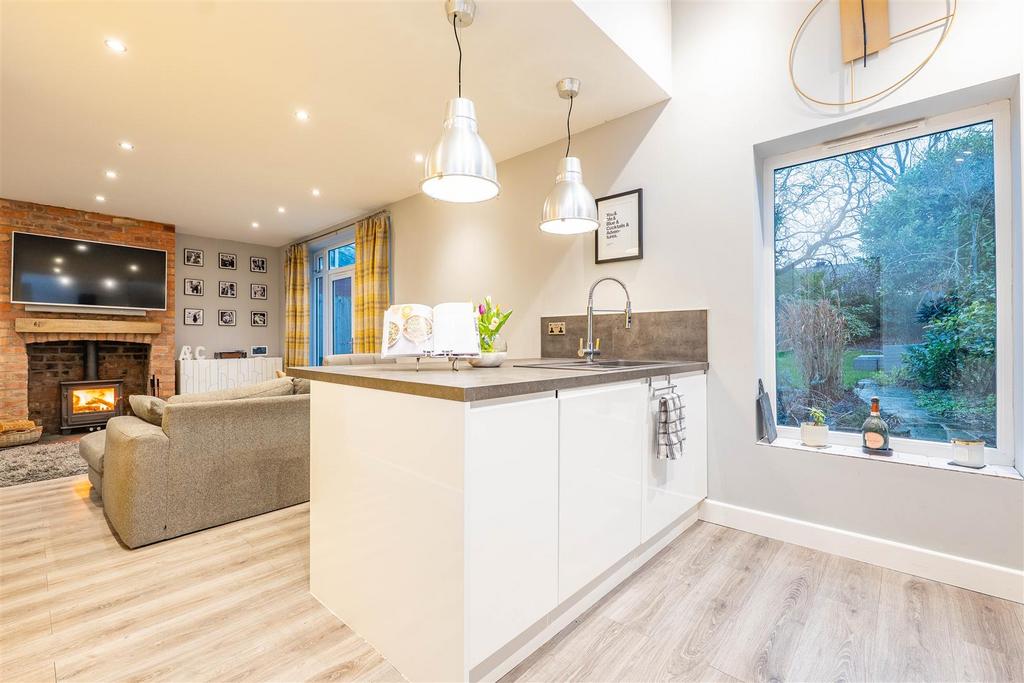 Lounge/Kitchen