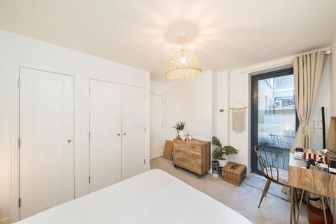 2 bedroom maisonette for sale, Worple Road, London SW19