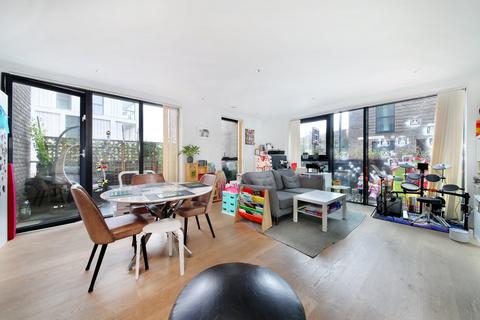 2 bedroom maisonette for sale, Gladstone Terrace, London