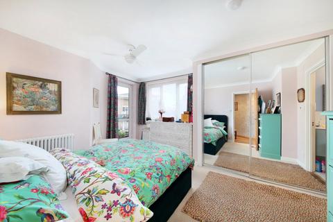 2 bedroom flat for sale, Mendip Court, Chatfield Road, London