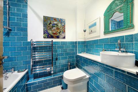 2 bedroom flat for sale, Mendip Court, Chatfield Road, London