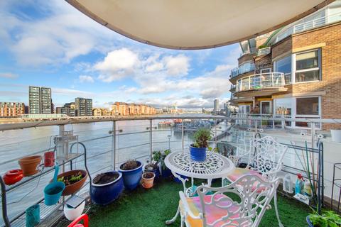 2 bedroom flat for sale, Mendip Court, Chatfield Road, London
