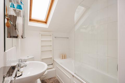 1 bedroom flat for sale, Putney Bridge Road, London