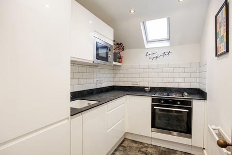 1 bedroom flat for sale, Putney Bridge Road, London