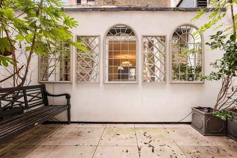6 bedroom terraced house to rent, Chesterfield Hill, Mayfair, London