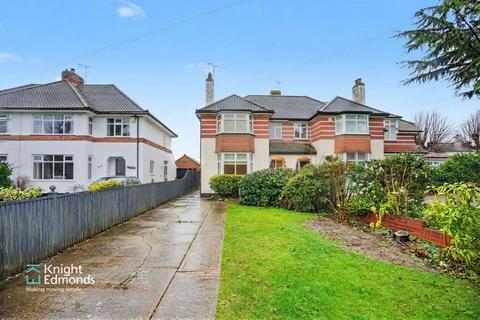 4 bedroom semi-detached house to rent, Park Avenue, Sittingbourne, ME10