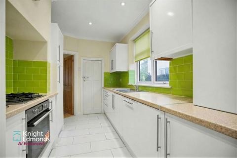 4 bedroom semi-detached house to rent, Park Avenue, Sittingbourne, ME10