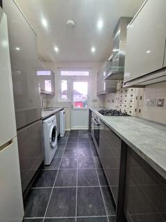 3 bedroom terraced house to rent, London NW9