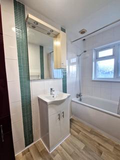 3 bedroom terraced house to rent, London NW9