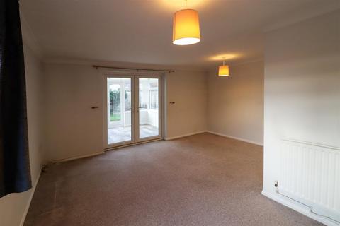 3 bedroom semi-detached house to rent, Peacock Way, Ely CB6