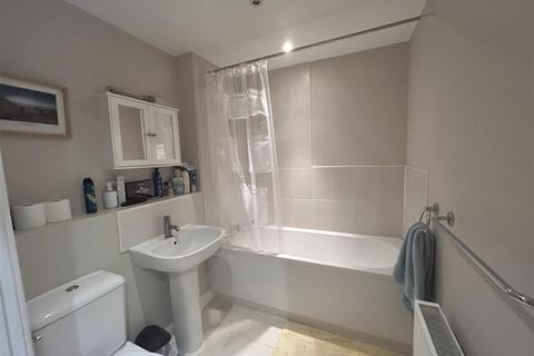 2 bedroom flat to rent, The Links, Herne Bay