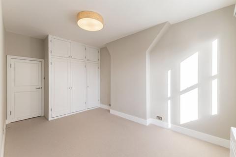 2 bedroom flat to rent, Fulham Road, London