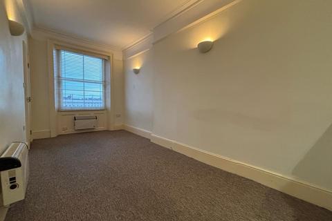 1 bedroom flat to rent, Adelaide Crescent, Hove