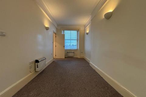 1 bedroom flat to rent, Adelaide Crescent, Hove