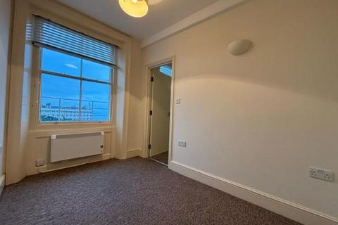 1 bedroom flat to rent, Adelaide Crescent, Hove