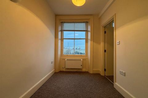 1 bedroom flat to rent, Adelaide Crescent, Hove