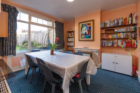 5 bedroom end of terrace house for sale, East Barnet, London EN4