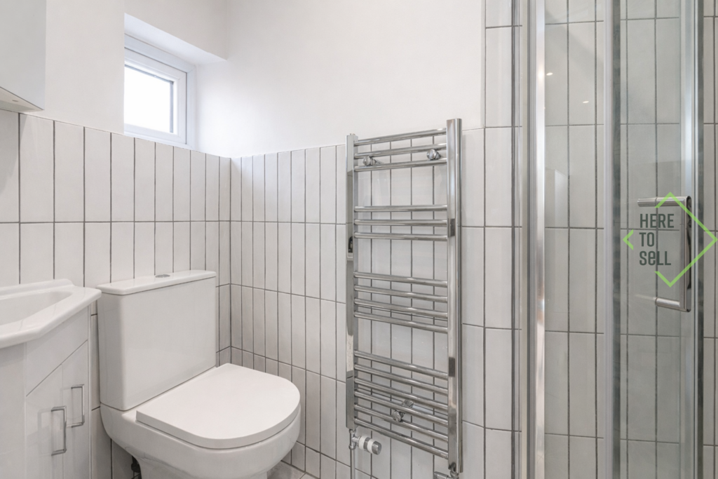 Eton Avenue, Barnet, EN4 En-Suite