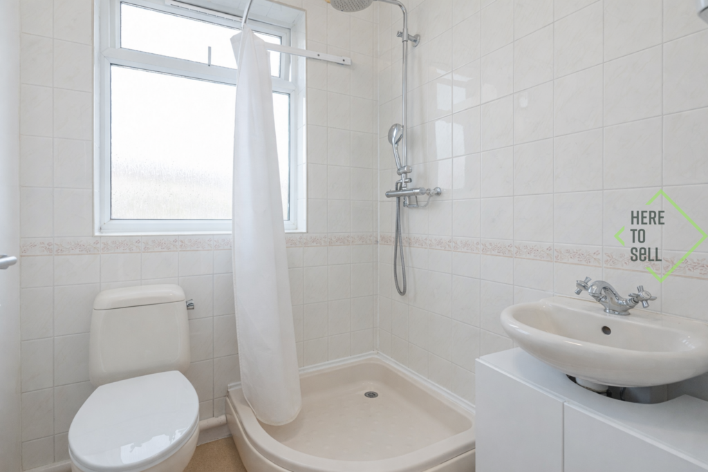 Eton Avenue, Barnet, EN4 Shower
