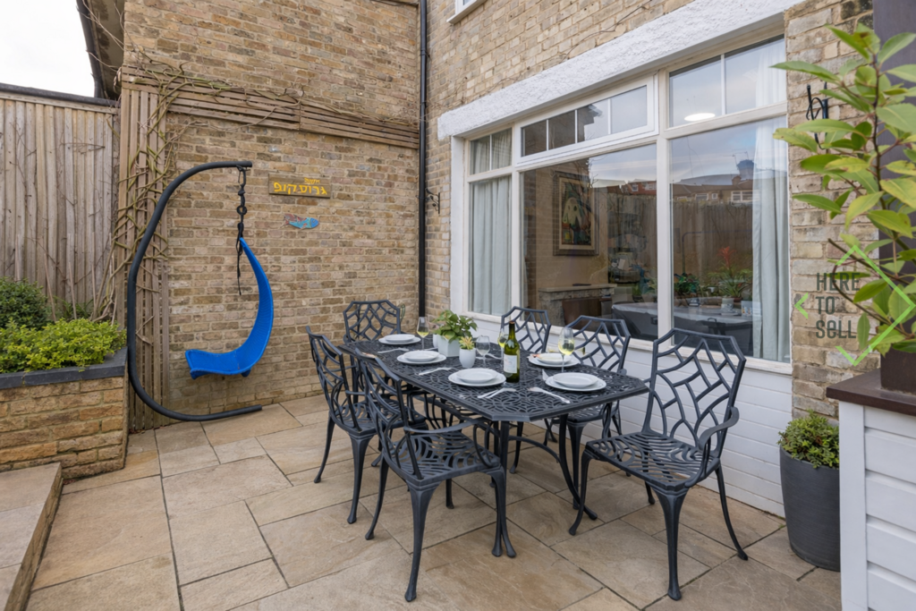 Eton Avenue, Barnet, EN4 Patio