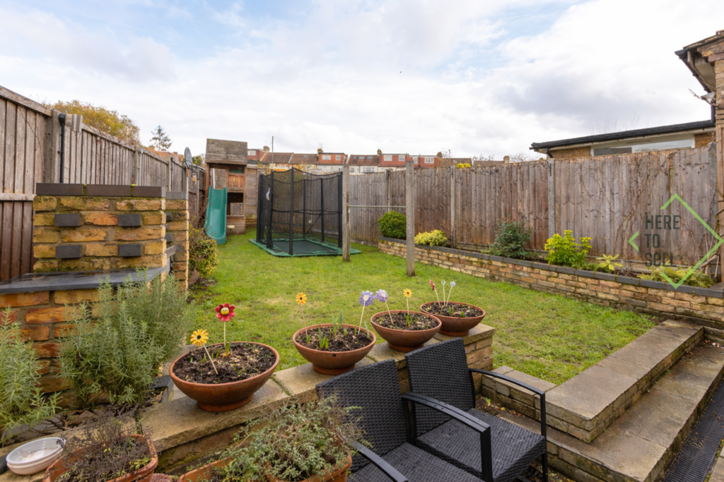 Eton Avenue, Barnet, EN4 Garden