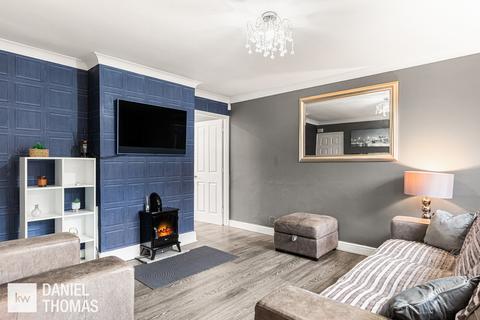 3 bedroom semi-detached house for sale, Roundhills, Waltham Abbey, EN9