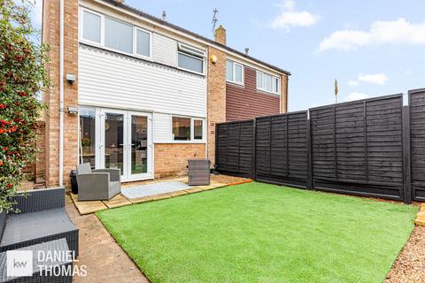 3 bedroom semi-detached house for sale, Roundhills, Waltham Abbey, EN9