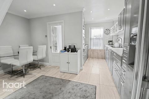 3 bedroom end of terrace house for sale, Water Lane, Purfleet