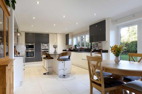 4 bedroom detached house for sale, Drews Park, Knotty Green, Beaconsfield, Buckinghamshire, HP9
