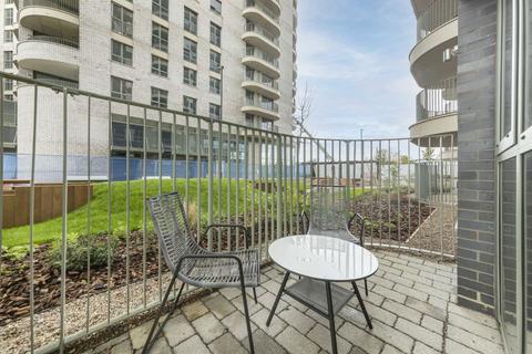 2 bedroom flat to rent, Green Street, London NW10