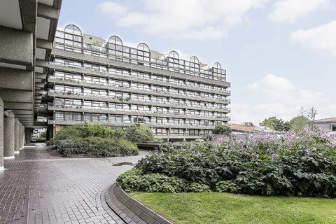 Studio to rent, Barbican, London EC2Y
