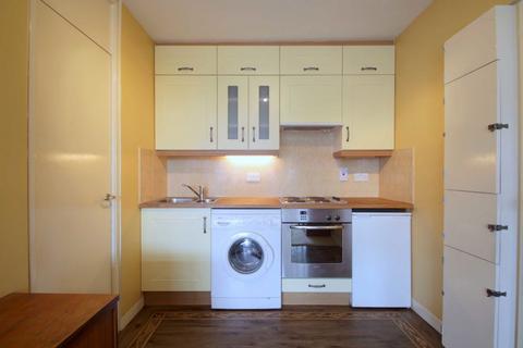 Studio to rent, Barbican, London EC2Y