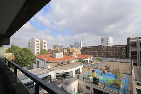 Studio to rent, Barbican, London EC2Y