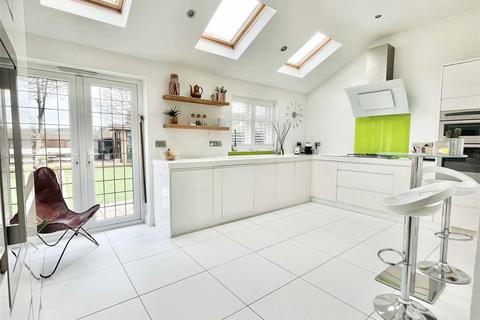4 bedroom semi-detached house for sale, Broomfield Road, Chelmsford