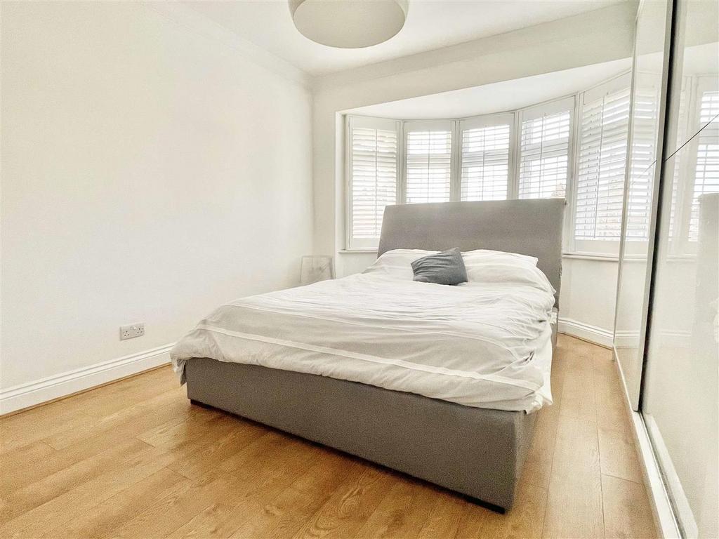 Bed1a.jpg