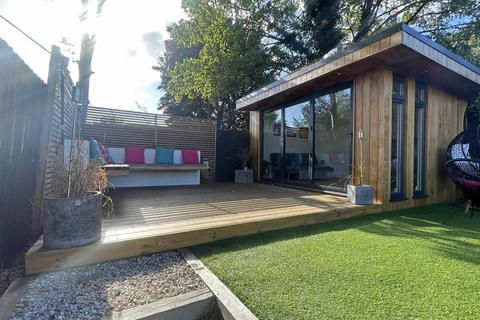 4 bedroom semi-detached house for sale, Broomfield Road, Chelmsford