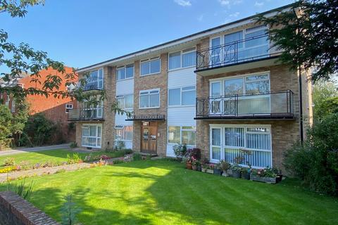 2 bedroom flat for sale, Albany Crescent, Claygate, KT10