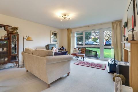 2 bedroom flat for sale, Albany Crescent, Claygate, KT10